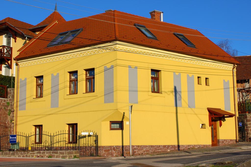 Vöröskő Apartman Alsóörs Exterior foto